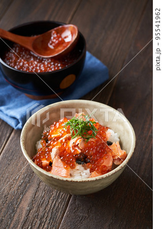 鮭といくらの親子丼 95541962