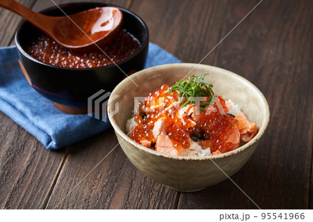 鮭といくらの親子丼 95541966