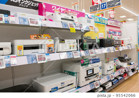 家電量販店でお買い物 家電量販店でお買い物 95542066