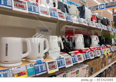 家電量販店でお買い物 95542089