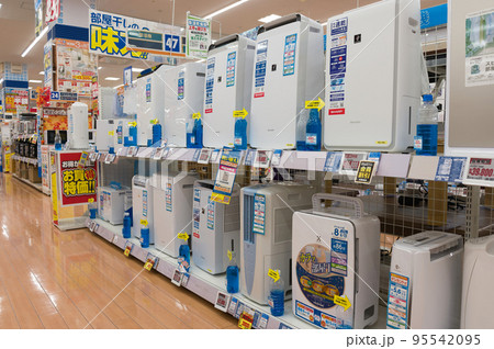 家電量販店でお買い物 95542095