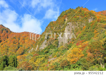 錦秋の秋山郷　布岩 95542212