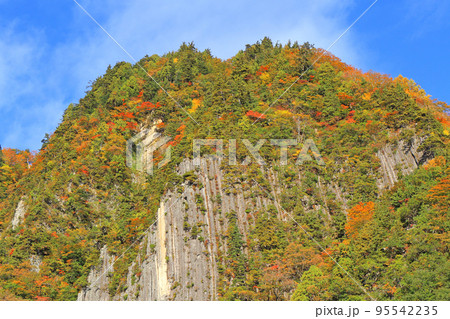 錦秋の秋山郷　布岩 95542235