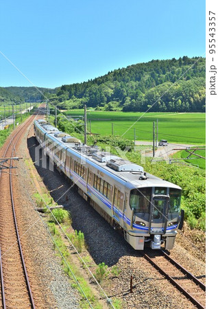 北陸本線の普通列車 95543357
