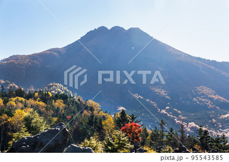 日光白根山周辺の紅葉した山の景色 日光白根山周辺の紅葉した山の景色 95543585