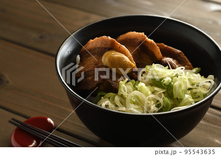 豚の角煮丼 95543635