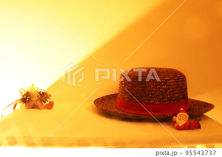 クリスマスデコレーション、可愛いサンタクロース 95543737