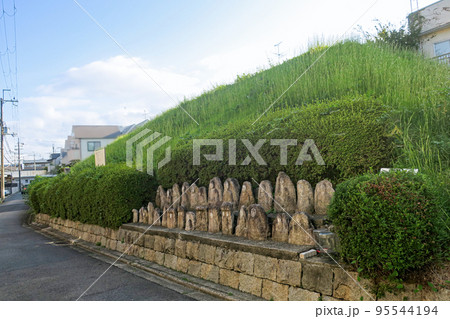 京都市北区・平野鳥居前町 御土居と石仏 95544194