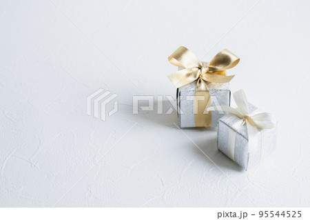 ギフトボックス　プレゼントのイメージ素材 95544525