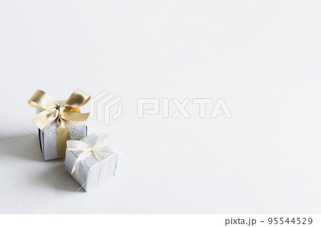 ギフトボックス　プレゼントのイメージ素材 95544529