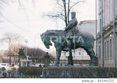 A big horse and a general sits on it. 95544725