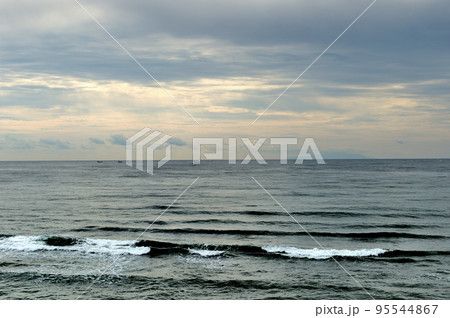 稲村ヶ崎海岸から相模湾 の風景 稲村ヶ崎海岸から相模湾 の風景 95544867