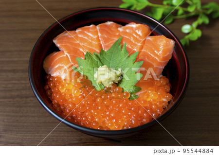 サーモンとイクラの丼ぶり サーモンとイクラの丼ぶり 95544884