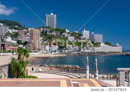 《静岡県》熱海サンビーチ・リゾート地の風景 95547824
