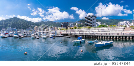 《静岡県》熱海サンビーチ・リゾート地の風景 95547844