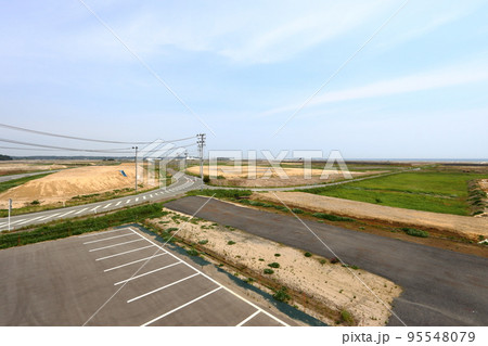 浪江町 福島県復興祈念公園の見晴台からの太平洋沿岸（請戸小学校方面） 95548079