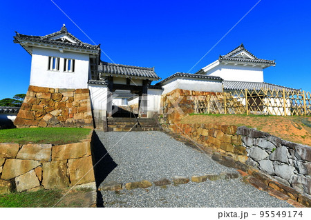 【熊本県】快晴の富岡城跡（天草） 95549174