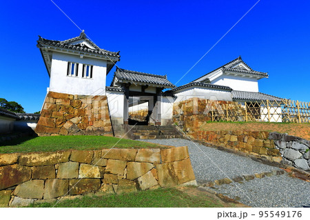 【熊本県】快晴の富岡城跡（天草） 95549176