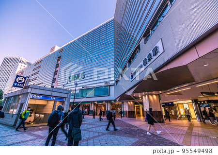 日本の横浜都市景観 10月・早のS0TETSU 横浜駅や横浜市営地下鉄ブルーライン横浜駅＝10月20 95549498