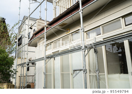 外壁塗装　足場　組立ての様子 95549794