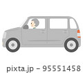 車を運転する高齢者 95551458