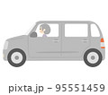 車を運転する高齢者 95551459