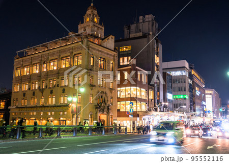 《京都府》夜の四条通り・商店街 95552116