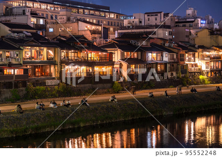 《京都府》鴨川の夜景・京都の街並み 95552248