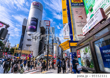 日本の東京都市景観 水際対策が大幅緩和…渋谷109前の渋谷駅(出入口A3a)などを望む=10月23日 日本の東京都市景観 水際対策が大幅緩和…渋谷109前の渋谷駅(出入口A3a)などを望む=10月23日 95552331