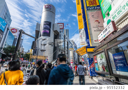 日本の東京都市景観 水際対策が大幅緩和…渋谷109前の渋谷駅(出入口A3a)などを望む=10月23日 日本の東京都市景観 水際対策が大幅緩和…渋谷109前の渋谷駅(出入口A3a)などを望む=10月23日 95552332