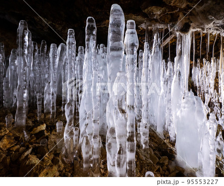 大滝百畳敷洞窟の氷筍 (北海道、伊達市、大滝区) 95553227