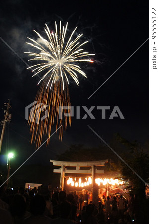 日本のお祭り花火 95555122