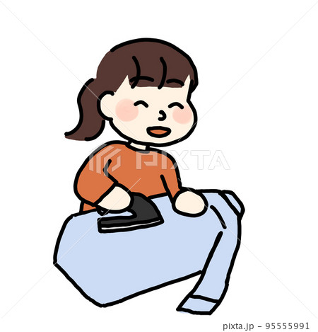 ワイシャツをアイロンがけする女性 95555991