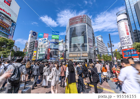 日本の東京都市景観 外国人続々…水際対策が大幅緩和…渋谷はコロナ禍前の賑わい＝10月23日 95556155