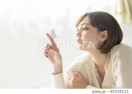 若い女性　 95556515