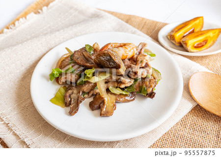 天然きのこの中華炒め 95557875