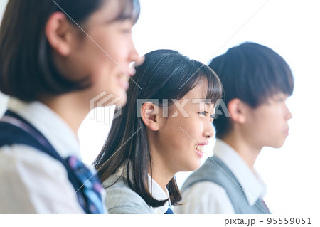 勉強する男女の中学生 勉強する男女の中学生 95559051