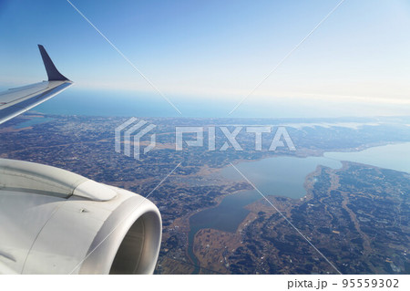 飛行機から見た綺麗な景色 95559302