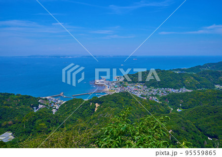 千葉県鋸南町の鋸山十州一覧台から北西方面(金谷港など) 千葉県鋸南町の鋸山十州一覧台から北西方面(金谷港など) 95559865