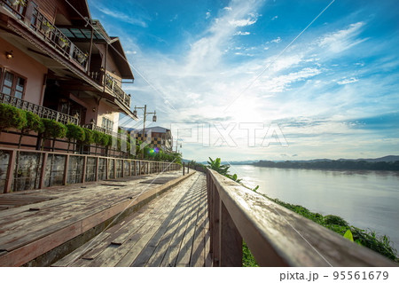 The scenery of the  Mekong River and walkway with lens flair in Chiang Khan. 95561679