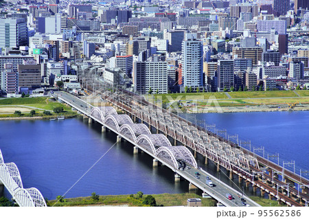 阪急電車十三駅周辺 95562586