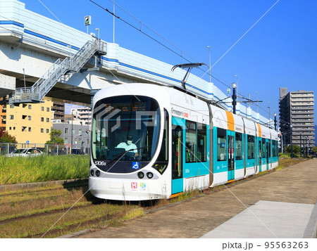 広島市を走る広島電鉄、路面電車 95563263