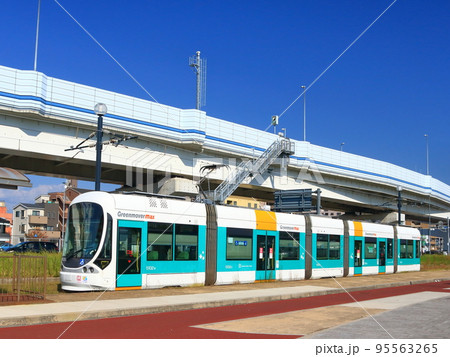 広島市を走る広島電鉄、路面電車 95563265