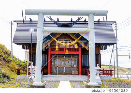 【北海道・稚内市】日本最北端の地　宗谷岬神社 10月 95564089