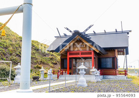 【北海道・稚内市】日本最北端の地　宗谷岬神社 10月 95564093