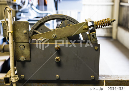 貨物用エレベーター機械室　ガバナマシン調速機 95564524