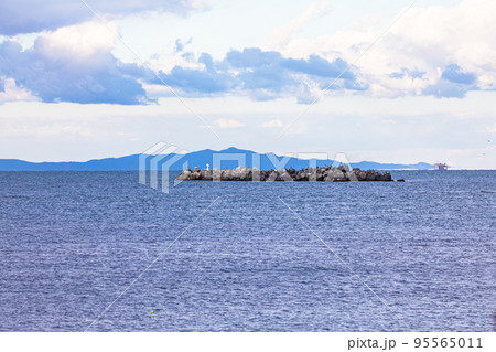 【北海道・稚内市】ノシャップ岬から見る礼文島 10月 【北海道・稚内市】ノシャップ岬から見る礼文島 10月 95565011