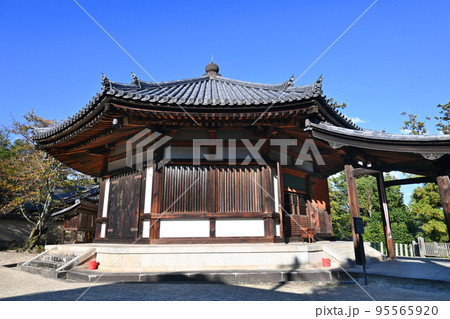 奈良県斑鳩町の世界遺産法隆寺 国宝西円堂 95565920