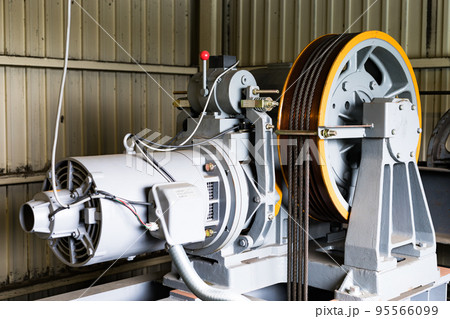 貨物用ロープ式エレベーター機械室　巻上機 95566099