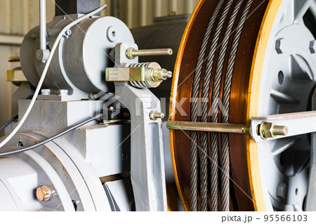 貨物用ロープ式エレベーター機械室 巻上機 貨物用ロープ式エレベーター機械室 巻上機 95566103